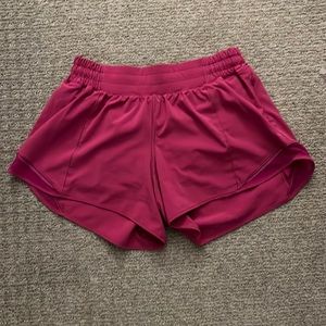 Ripened Raspberry lulu lemon hotty hots 4 in size 8 good condition